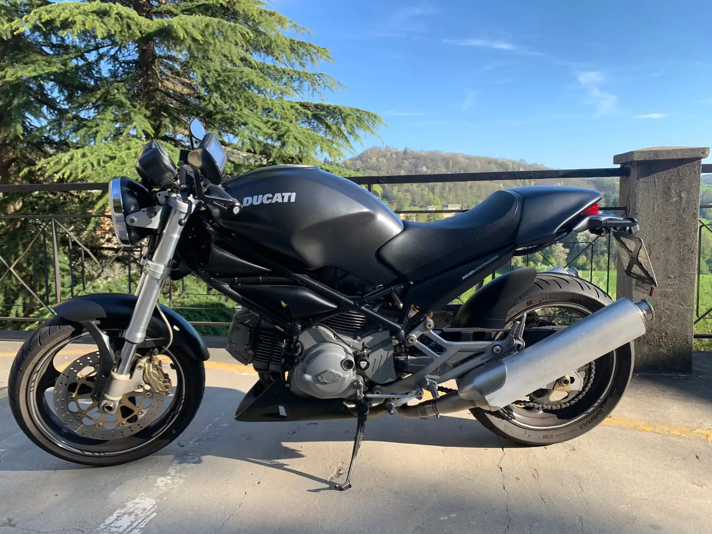 Ducati Monster 400 Dark i.e Fekete - 2