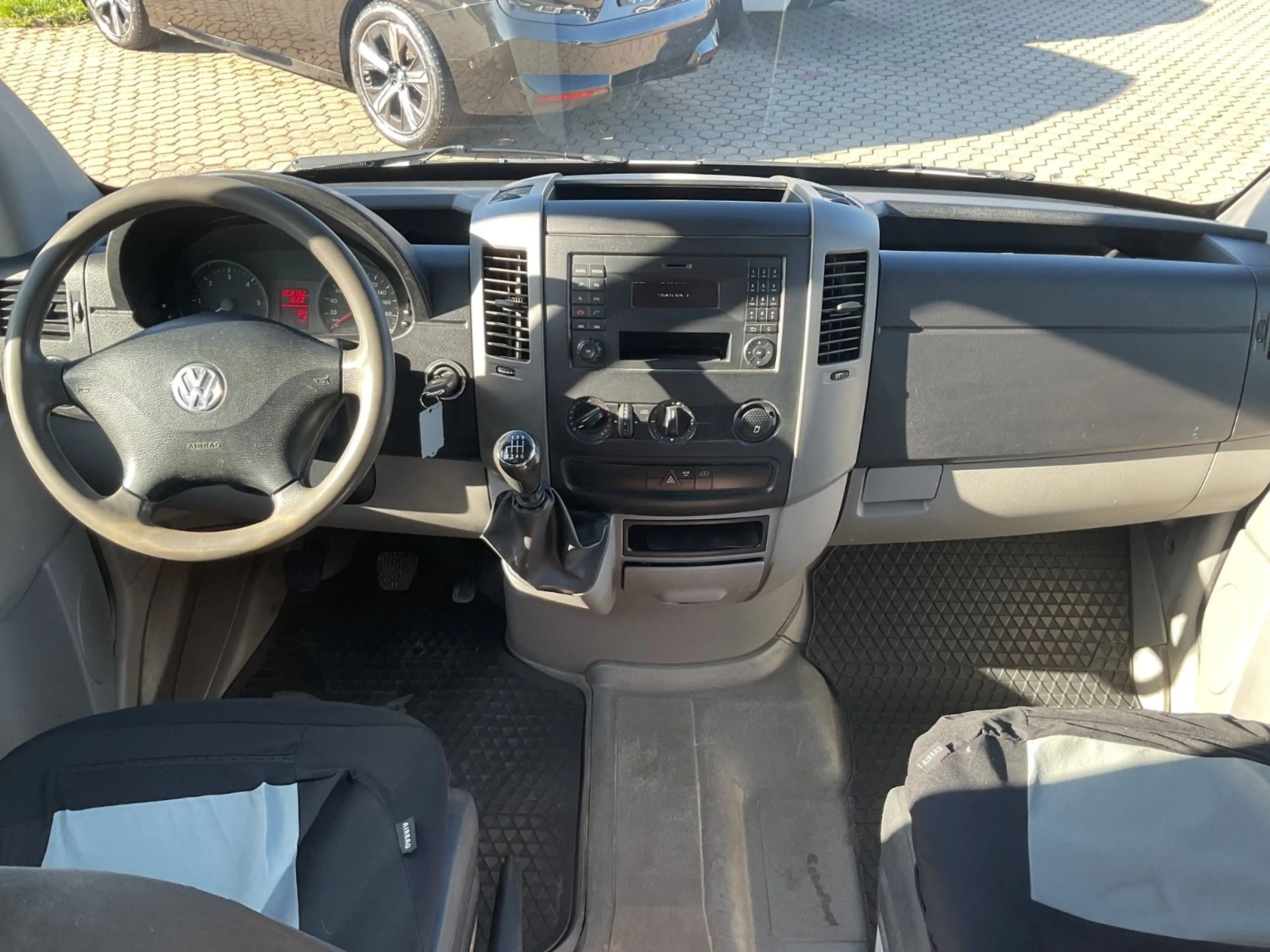 Volkswagen Crafter Pritsche 30 L1 kurz DoKa AHK — photo 12