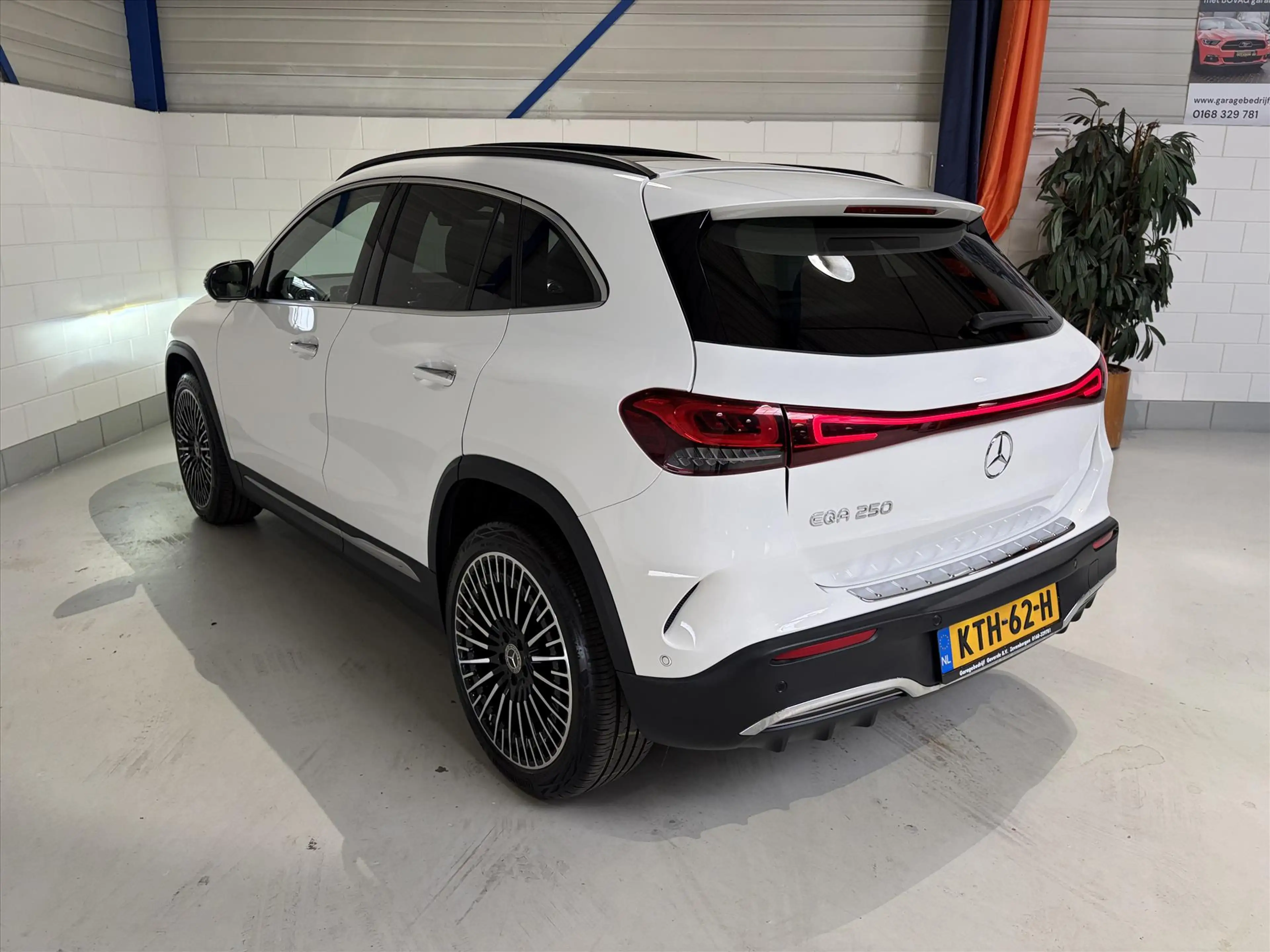 Mercedes-Benz EQA 250 190pk Edition 1 AMG-Line, Pano, Head-up, Burmester — photo 7
