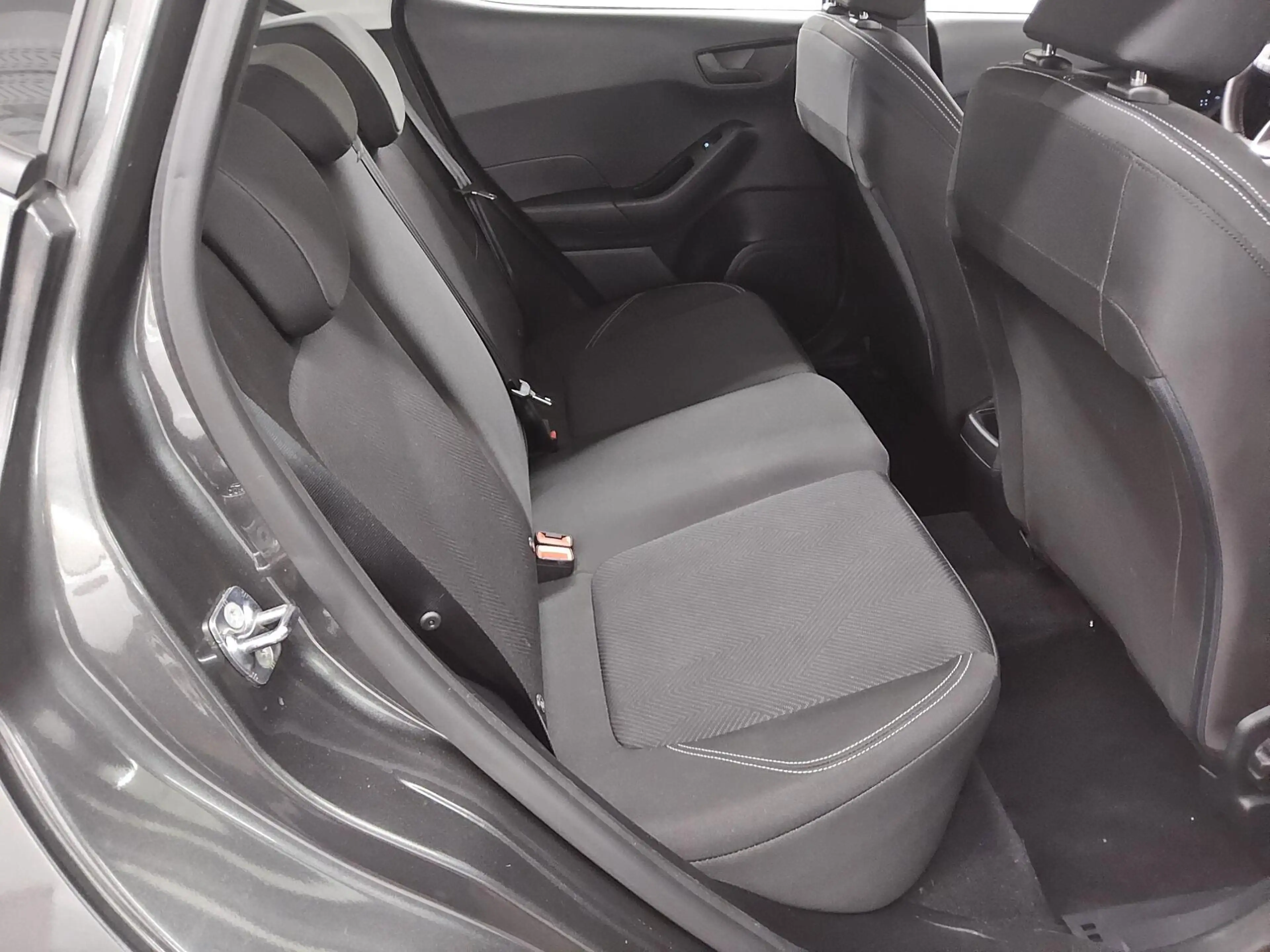 Ford Fiesta — photo 13