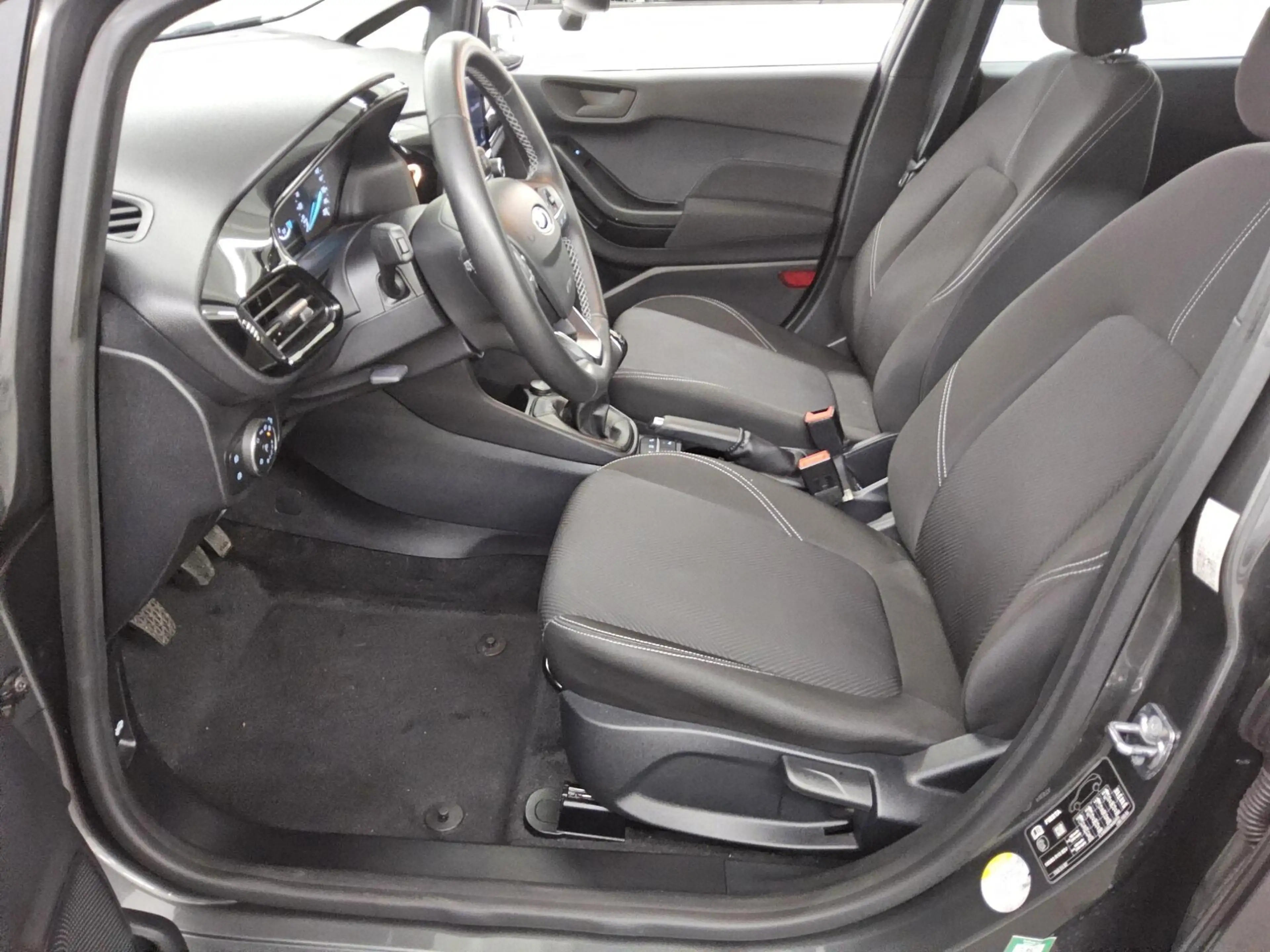 Ford Fiesta — photo 8