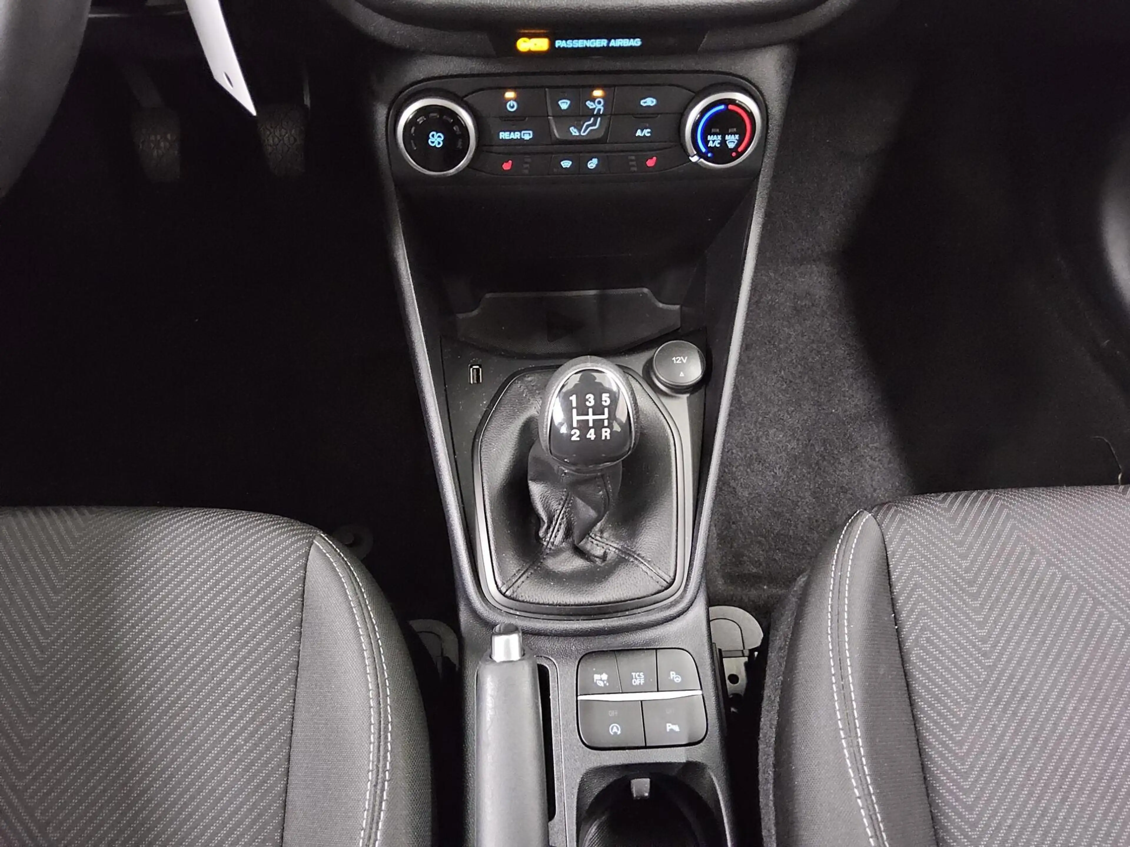 Ford Fiesta — photo 6
