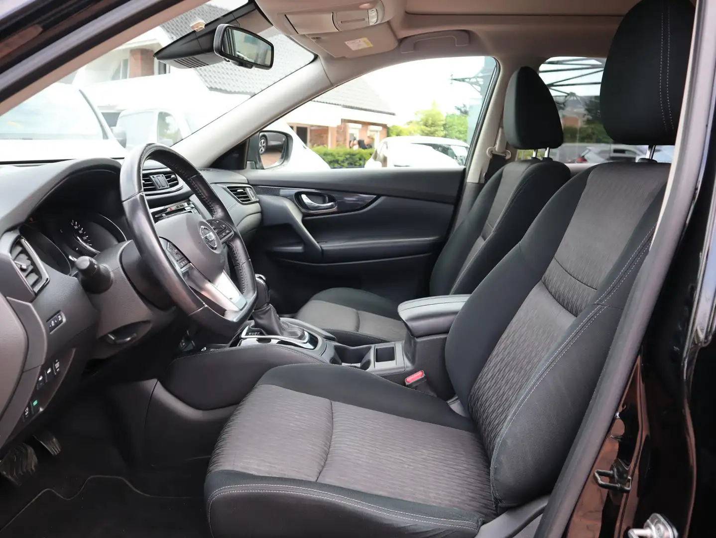 Nissan X-Trail 1.3 DIG-T N-Tec Automaat / Navigatie / Schuif/kant Zwart - 2