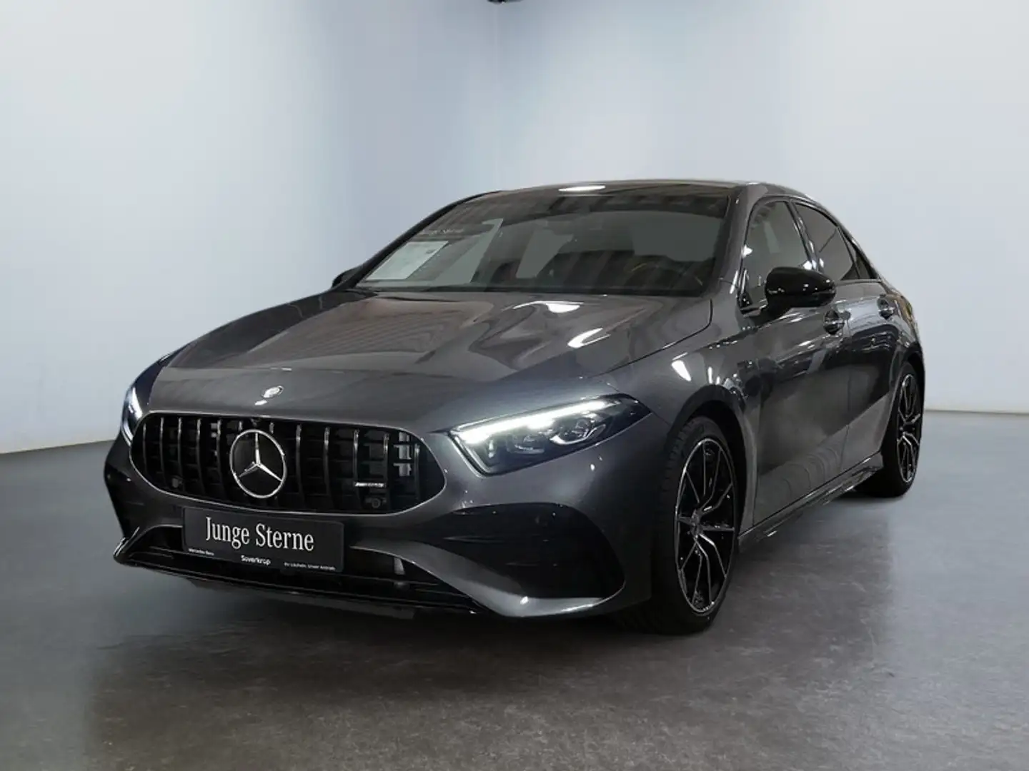 Mercedes-Benz A 35 AMG A 35 4M AMG // AMG BURM NIGHT MEMO MULTI 360 PDC Grau - 2