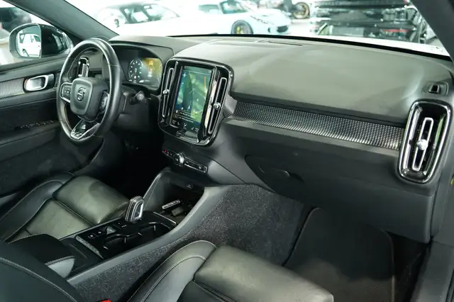 Volvo XC40 view 15