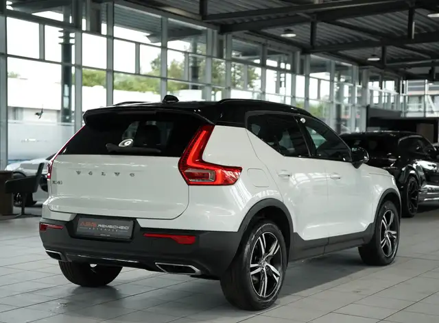 Volvo XC40 view 8