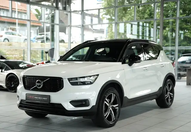 Volvo XC40 view 4