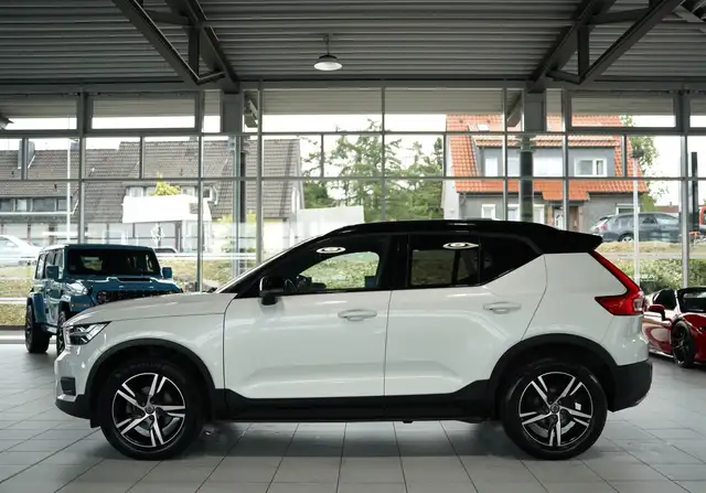 Volvo XC40 view 11
