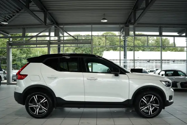 Volvo XC40 view 6