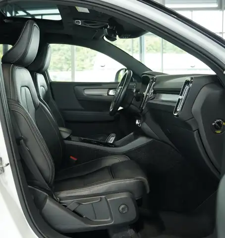 Volvo XC40 view 14