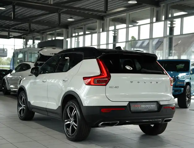 Volvo XC40 view 10