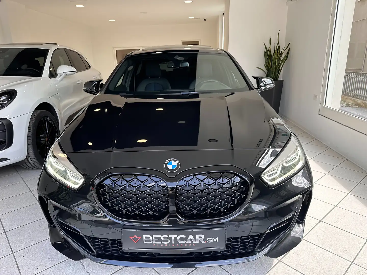BMW 120 d M Sport Sportautomatic PANORAMA R18 BLACKPAKET Černá - 2