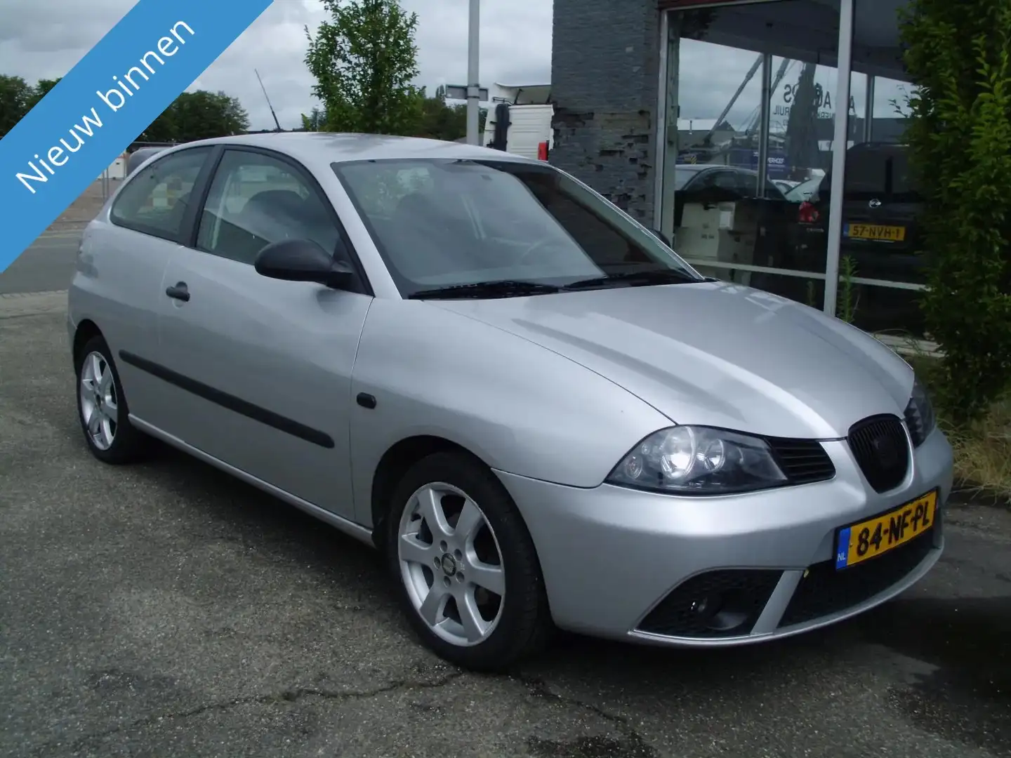 SEAT Ibiza IBIZA; 1.4 16V 55KW BBY Grijs - 2