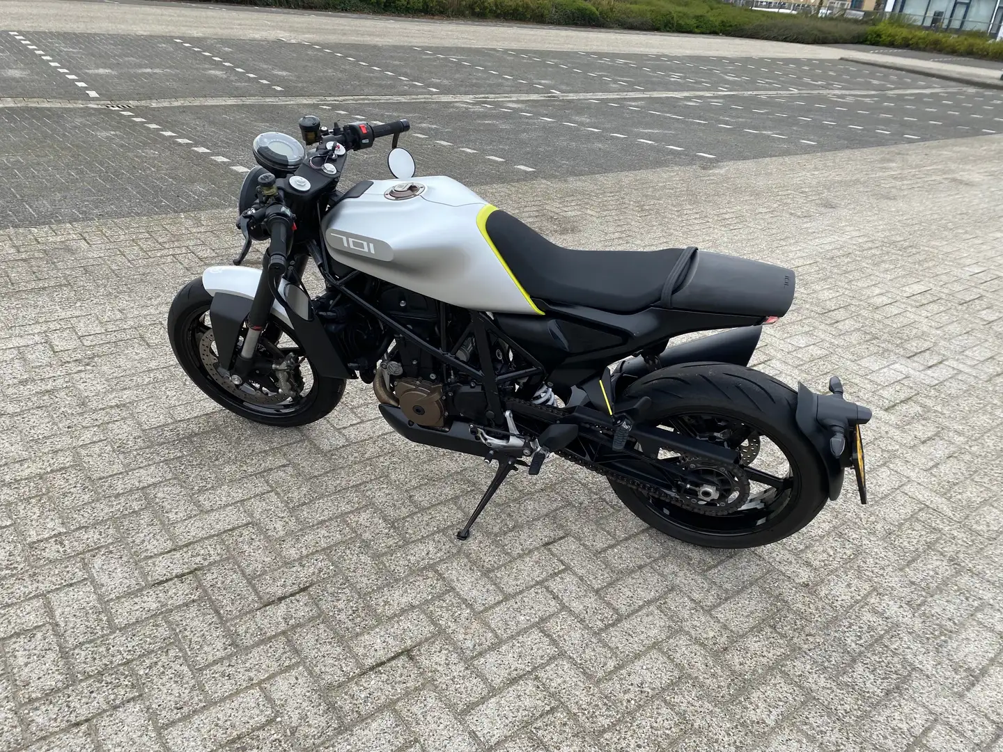 Husqvarna Vitpilen 701 Stříbrná - 2