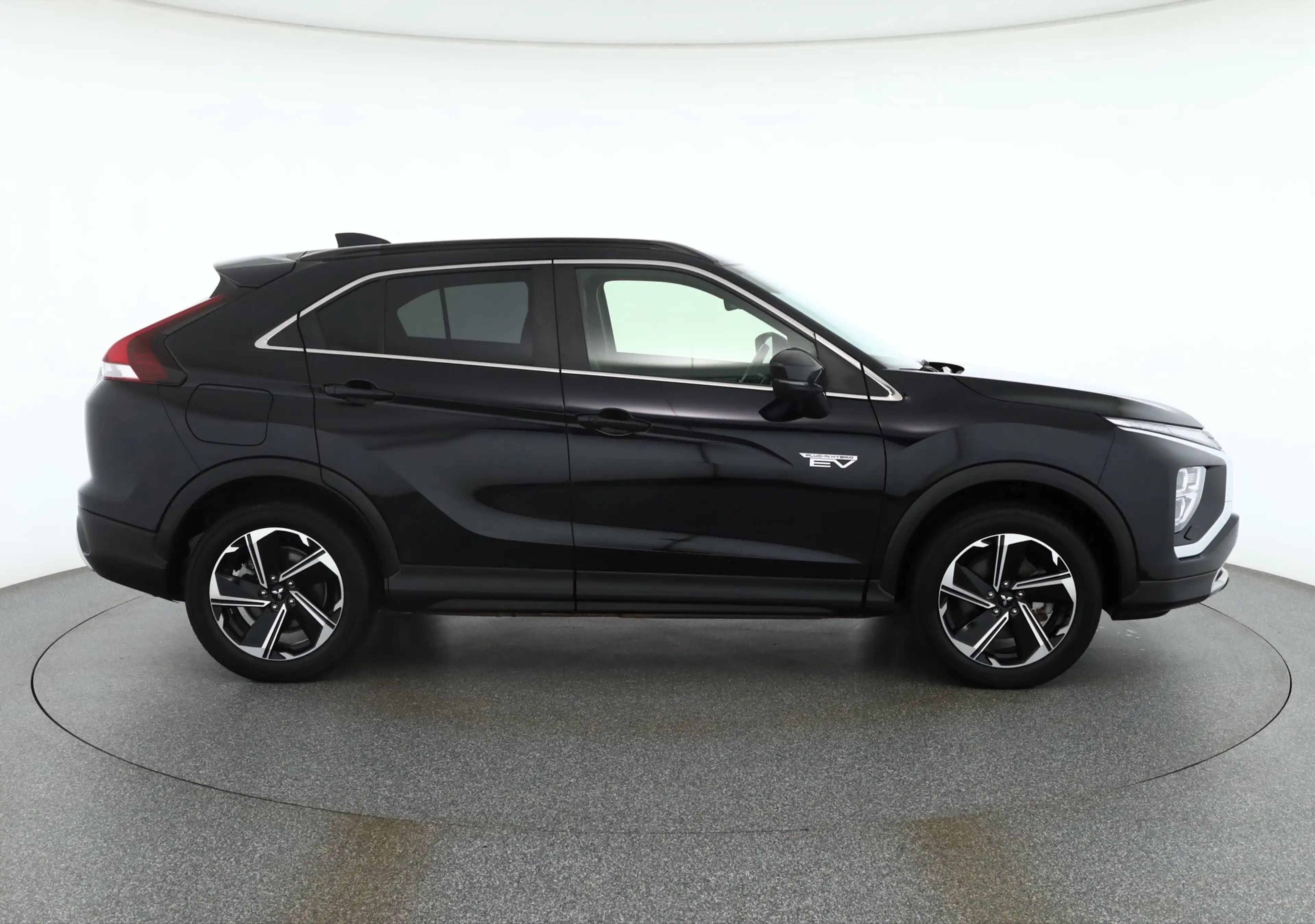 Mitsubishi Eclipse Cross 2.4 Hybrid Plus 4WD Standheizung — photo 6