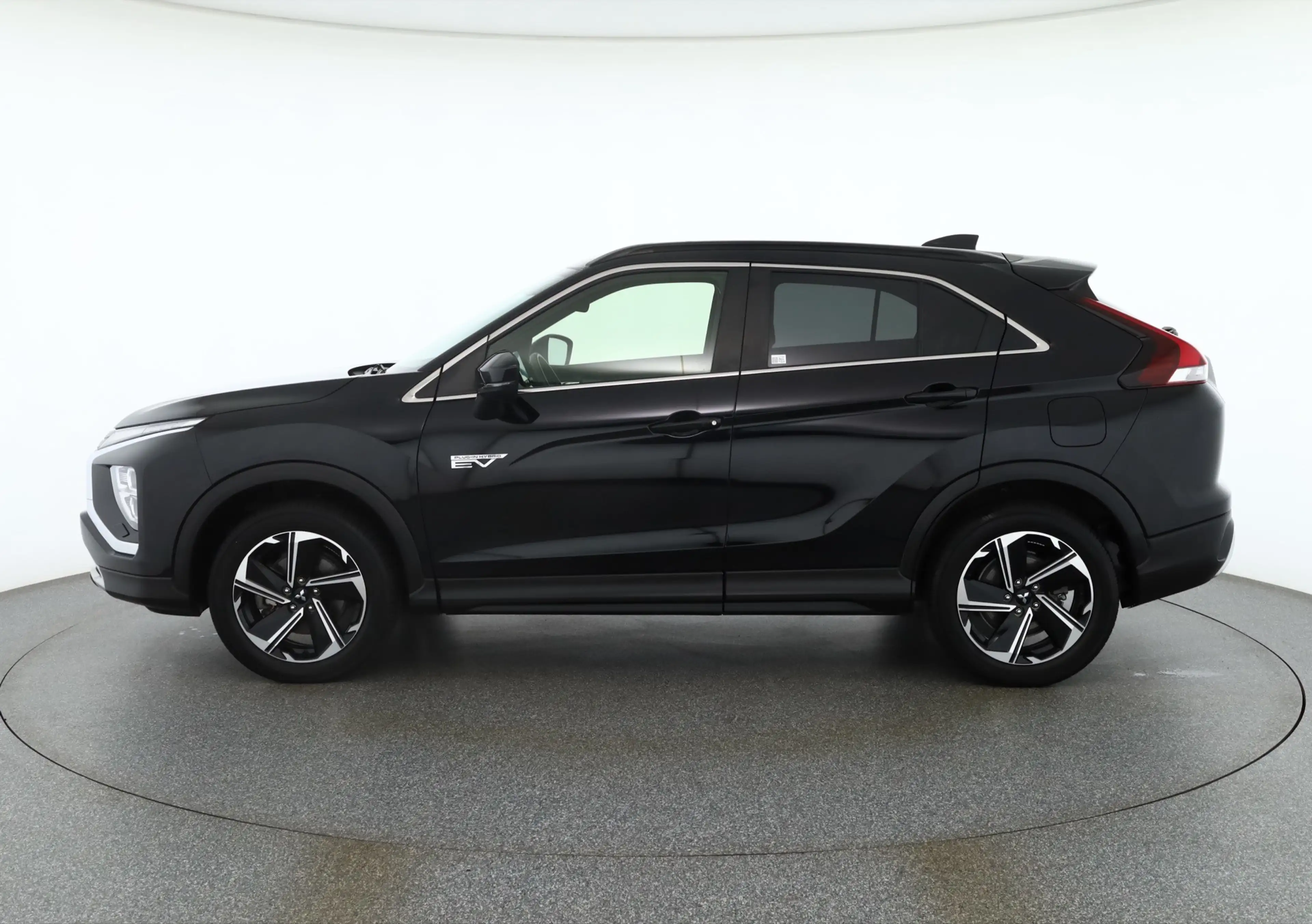 Mitsubishi Eclipse Cross 2.4 Hybrid Plus 4WD Standheizung — photo 2