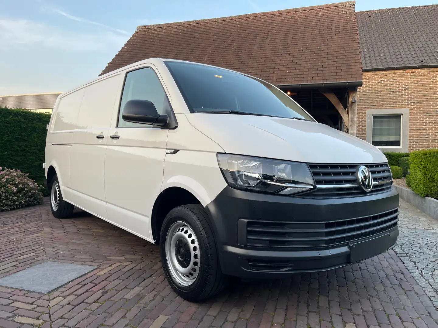 Volkswagen T6 Transporter Airco-Bluetooth-CruiseC-GPS- 17300ex BTW-L2H1 Blanc - 1