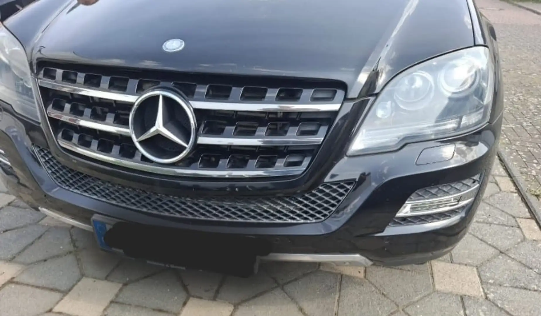 Mercedes-Benz ML 300 CDI 4Matic 7G-TRONIC DPF BlueEFFICIENCY Grand Edit Schwarz - 2