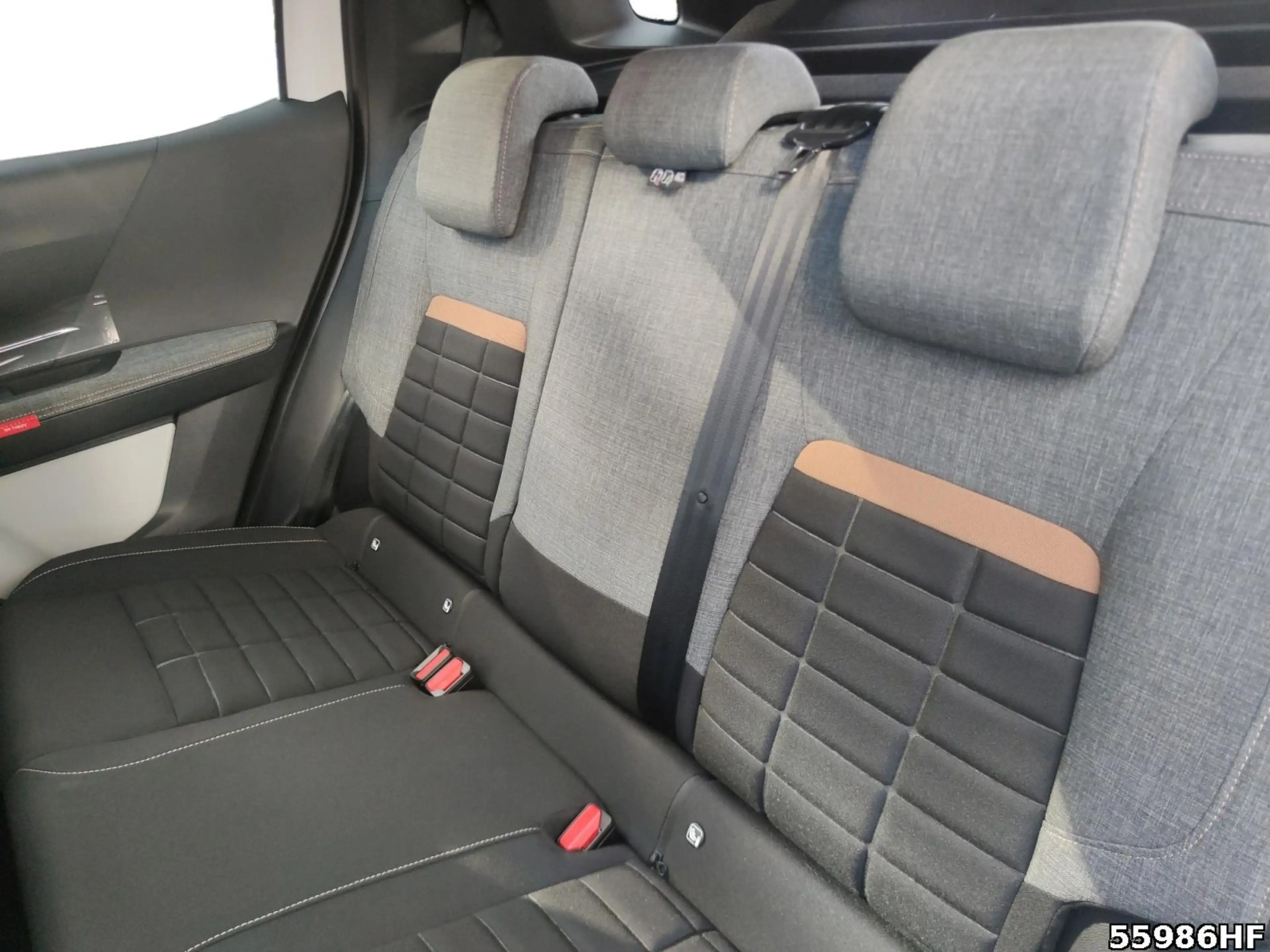 Citroen C3 Aircross Plus Hybrid 145 PS AT — photo 12