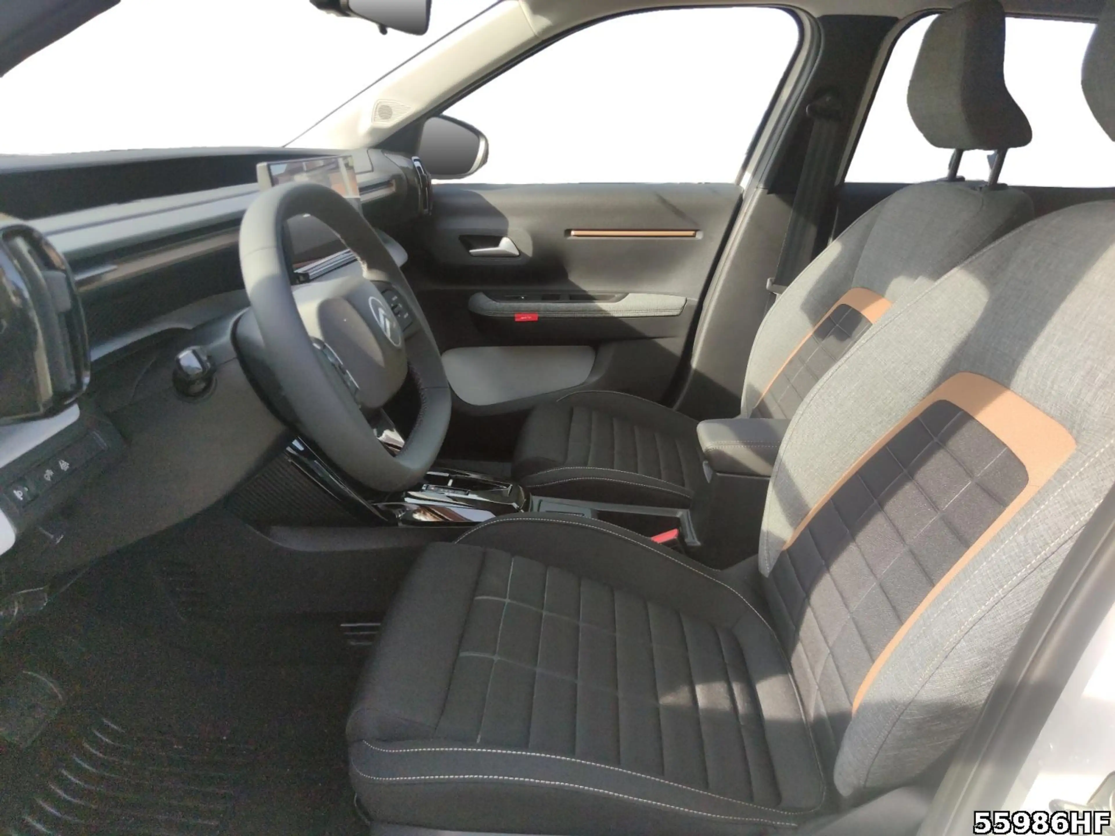 Citroen C3 Aircross Plus Hybrid 145 PS AT — photo 11