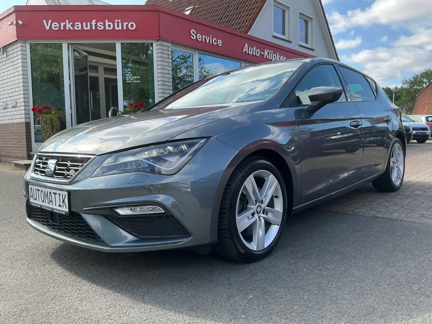 SEAT Leon FR 1.8 TSI DSG SHZ ACC PDC NAVI CarPlay Grau - 1