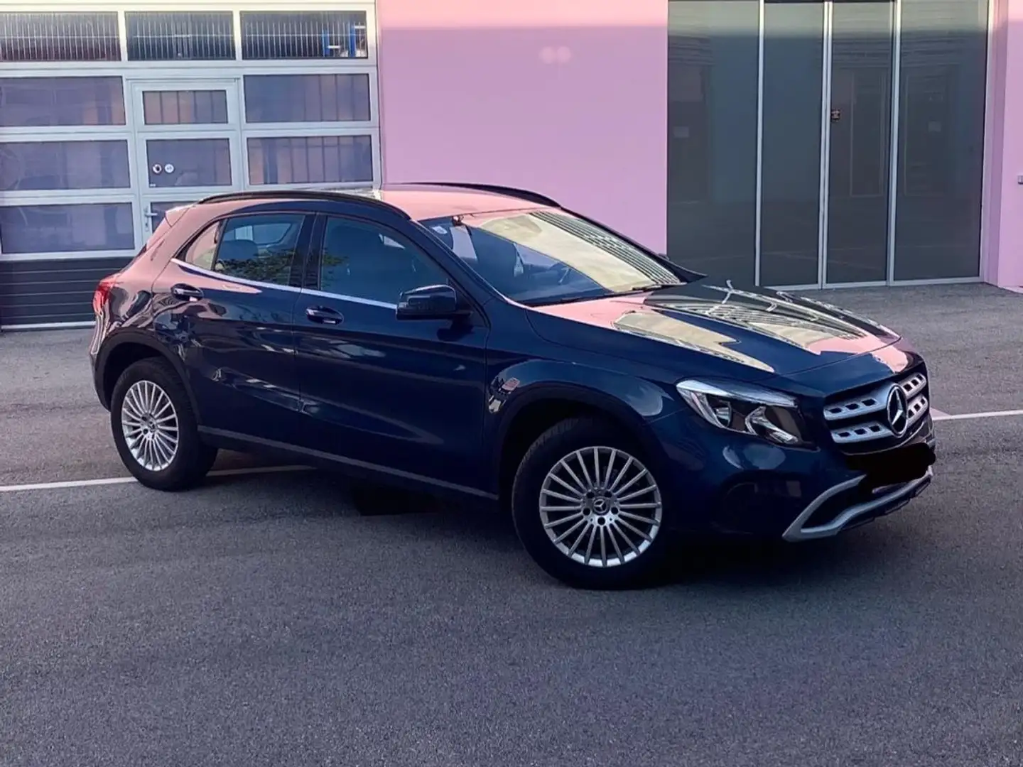 Mercedes-Benz GLA 180 GLA 180 Blau - 1