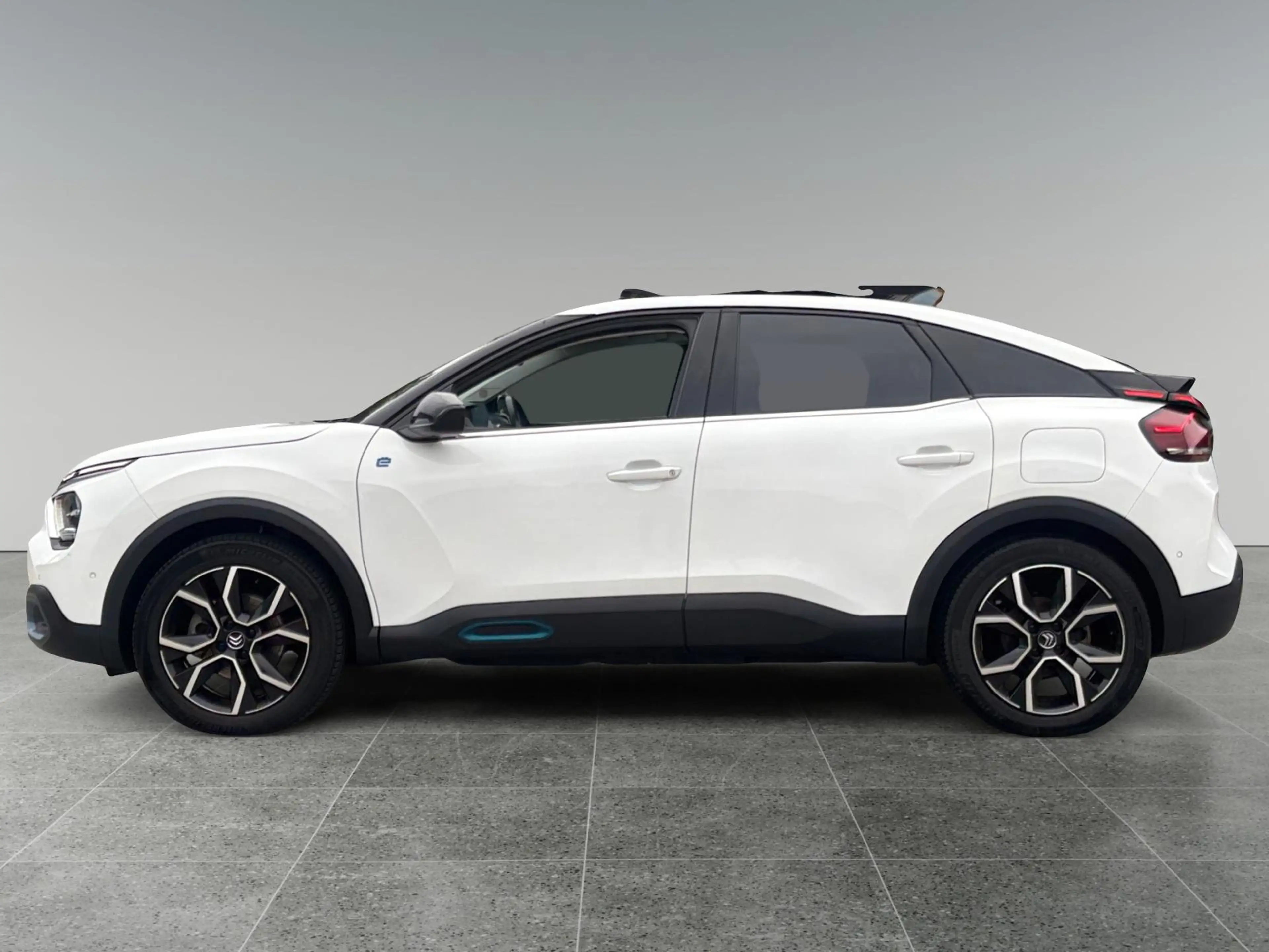 Citroen E-C4 Electric Shine EV 50kWh 136pk AUTOMAAT | SCHUIF/KANTELDAK | — photo 2