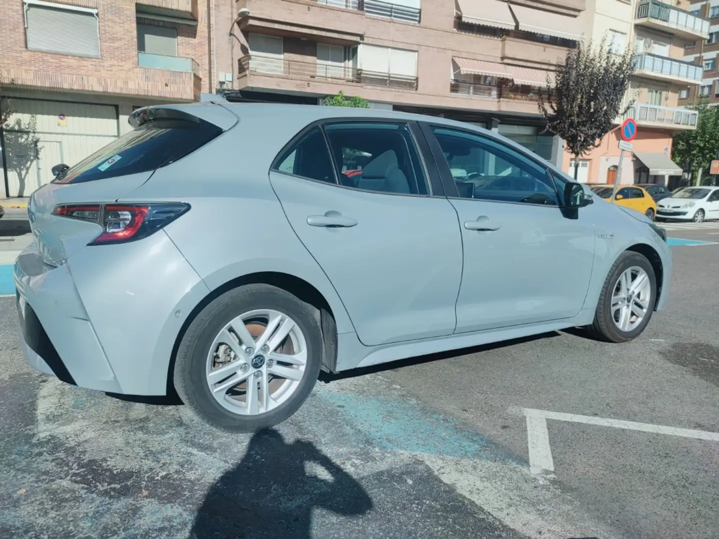 Toyota Corolla 125H Business Gris - 2