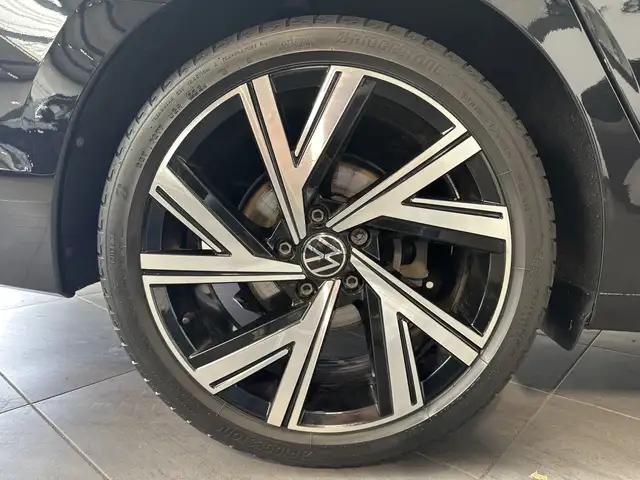 Volkswagen Golf view 3