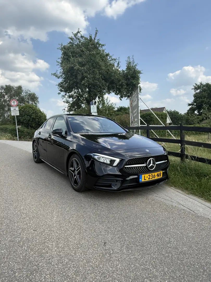 Mercedes-Benz A 200 AMG line Zwart - 1