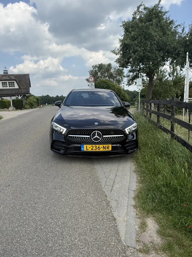Mercedes-Benz A 200 AMG line Zwart - 2