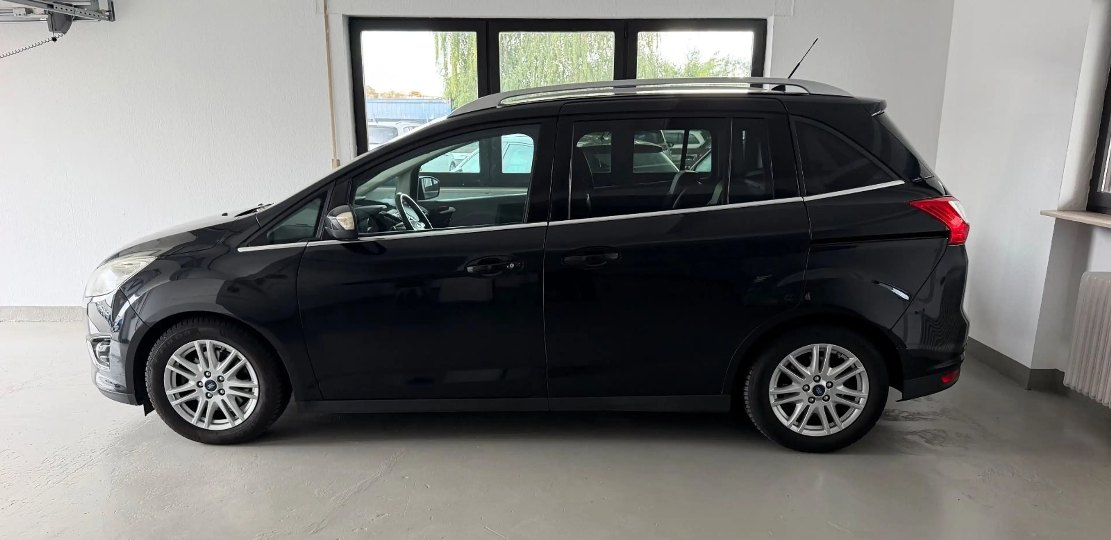 Ford Grand C-Max Titanium 7 Sitzer Navi Kamera — photo 7