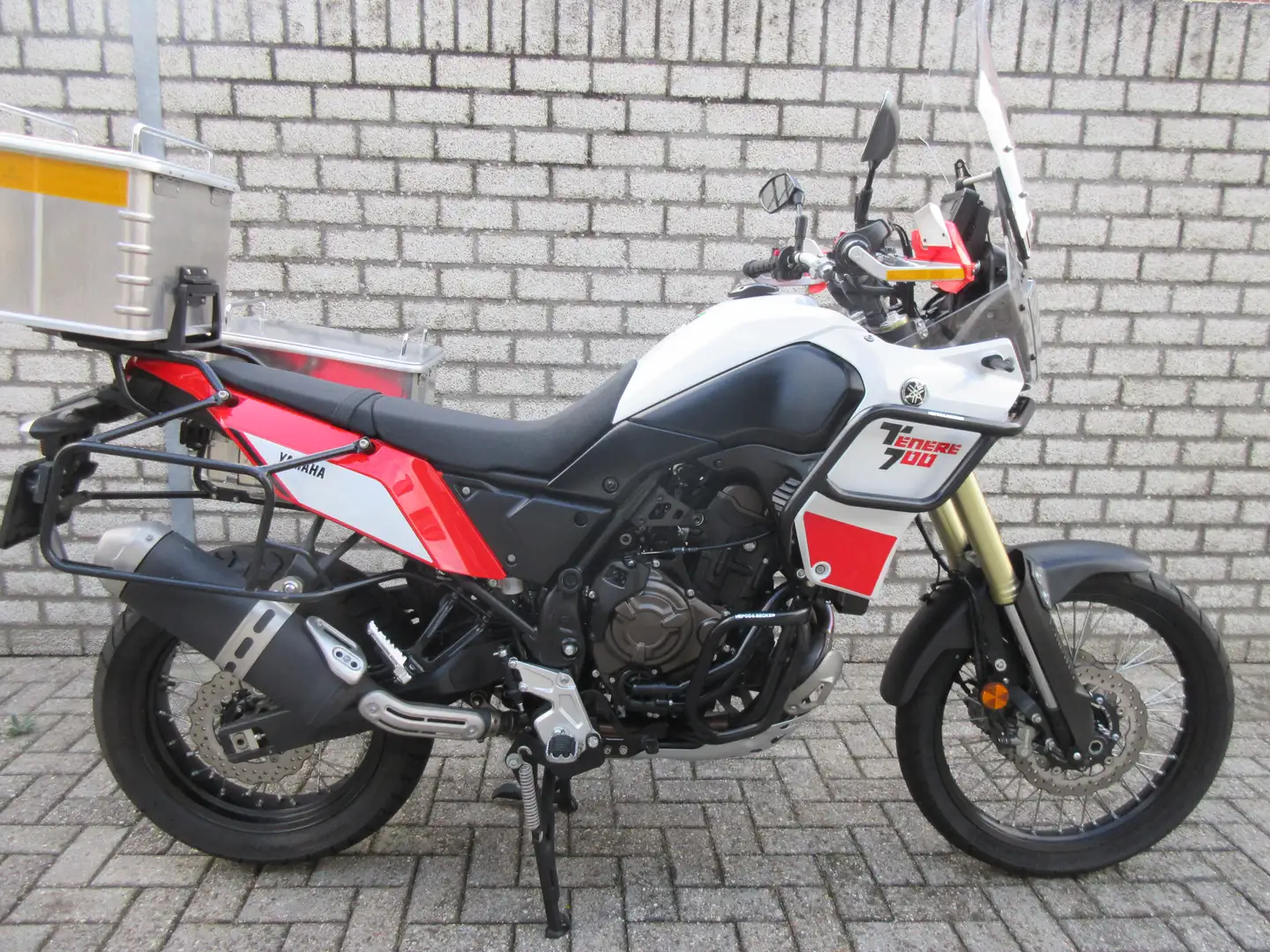 Yamaha XT 700 Rouge - 2