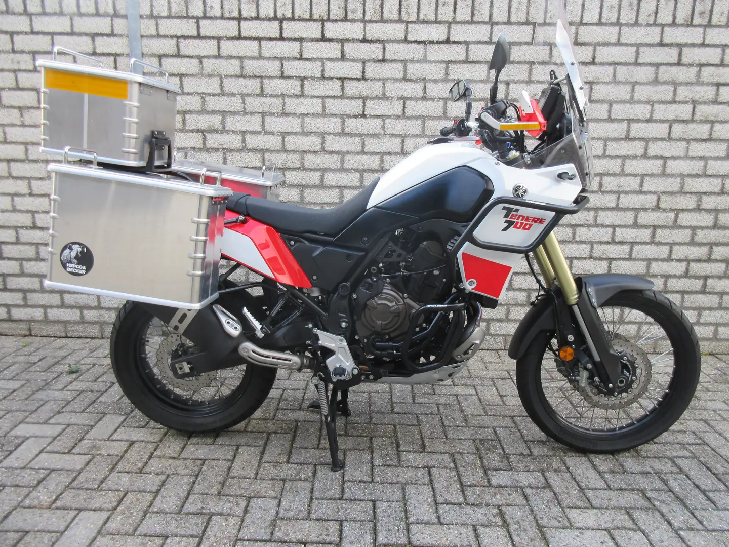 Yamaha XT 700 Rouge - 1