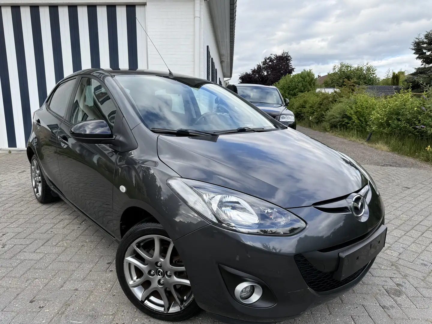 Mazda 2 1.3 Skyactiv Edition Gris - 2