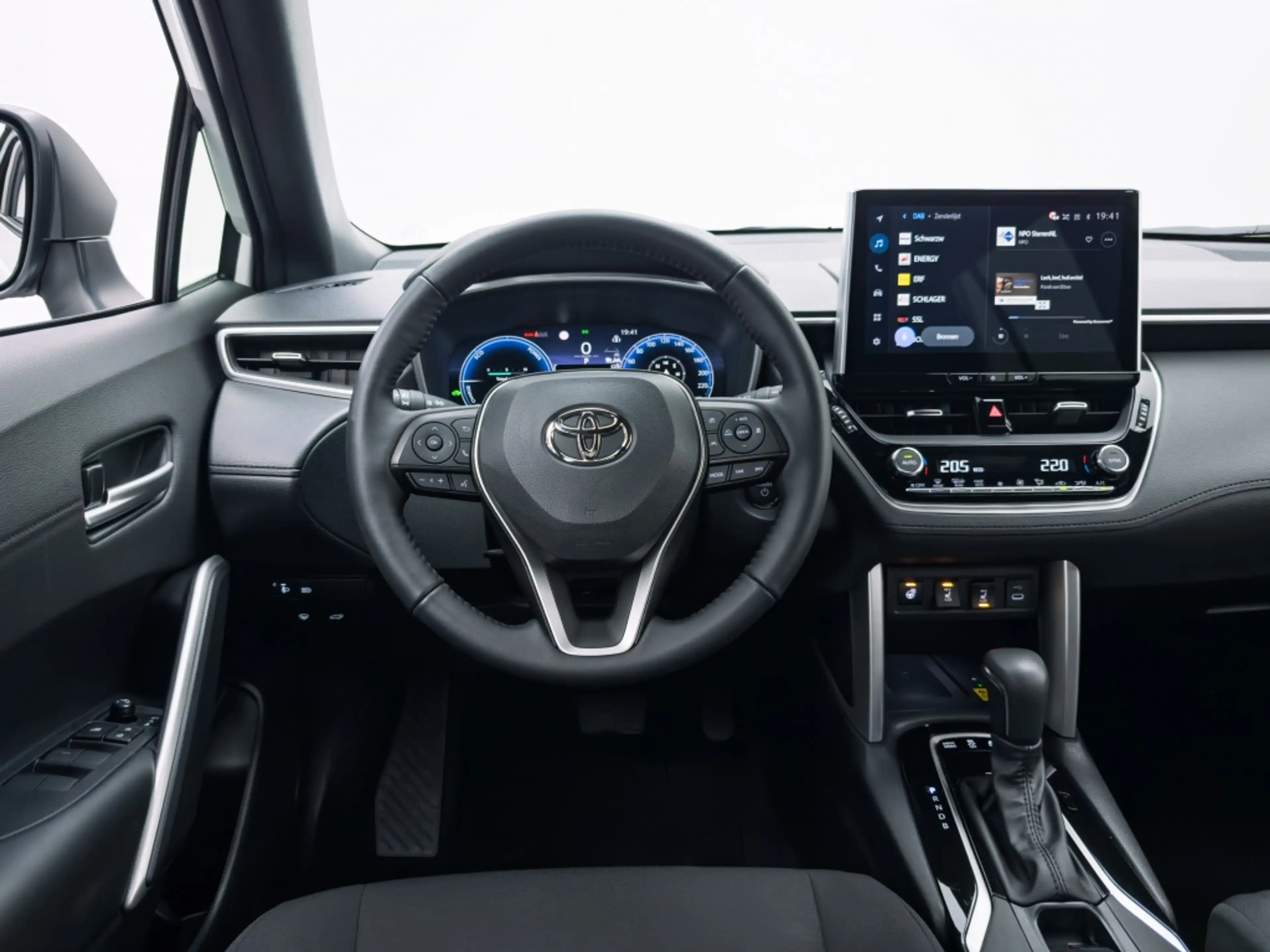 Toyota Corolla Cross Hybrid 140 Style | Private lease 659 pm — photo 3