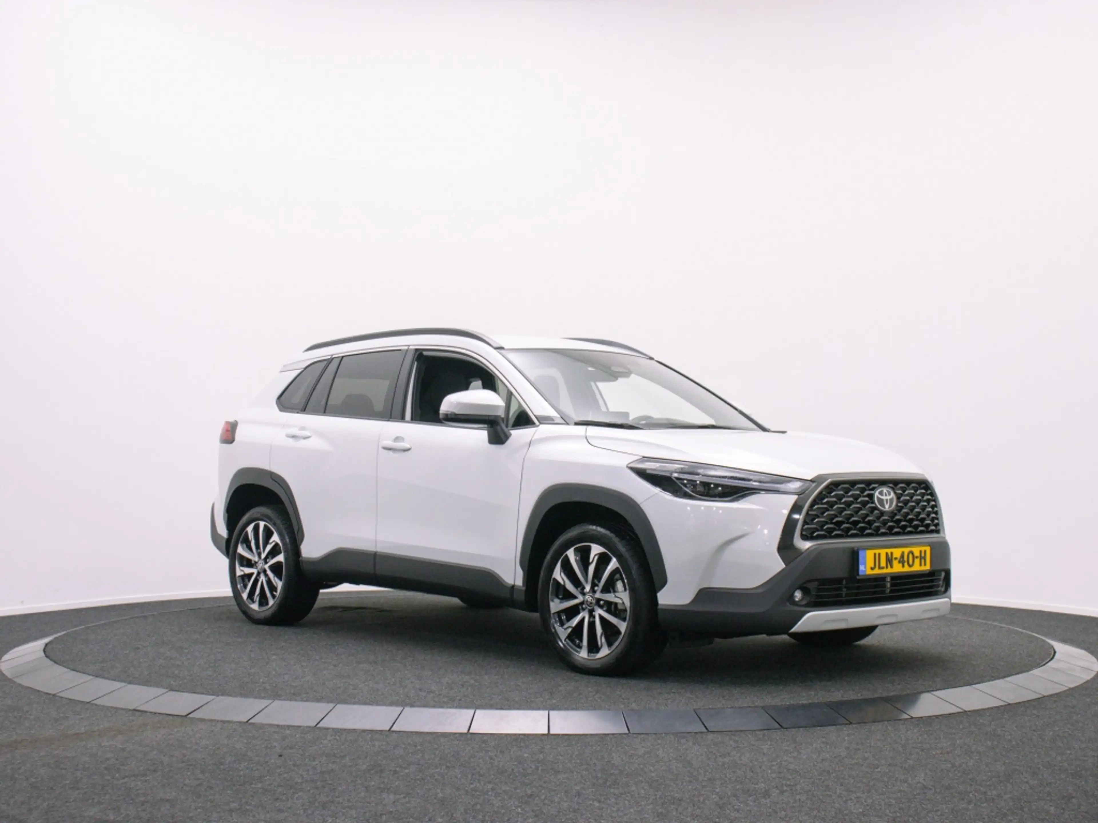 Toyota Corolla Cross Hybrid 140 Style | Private lease 659 pm — photo 12