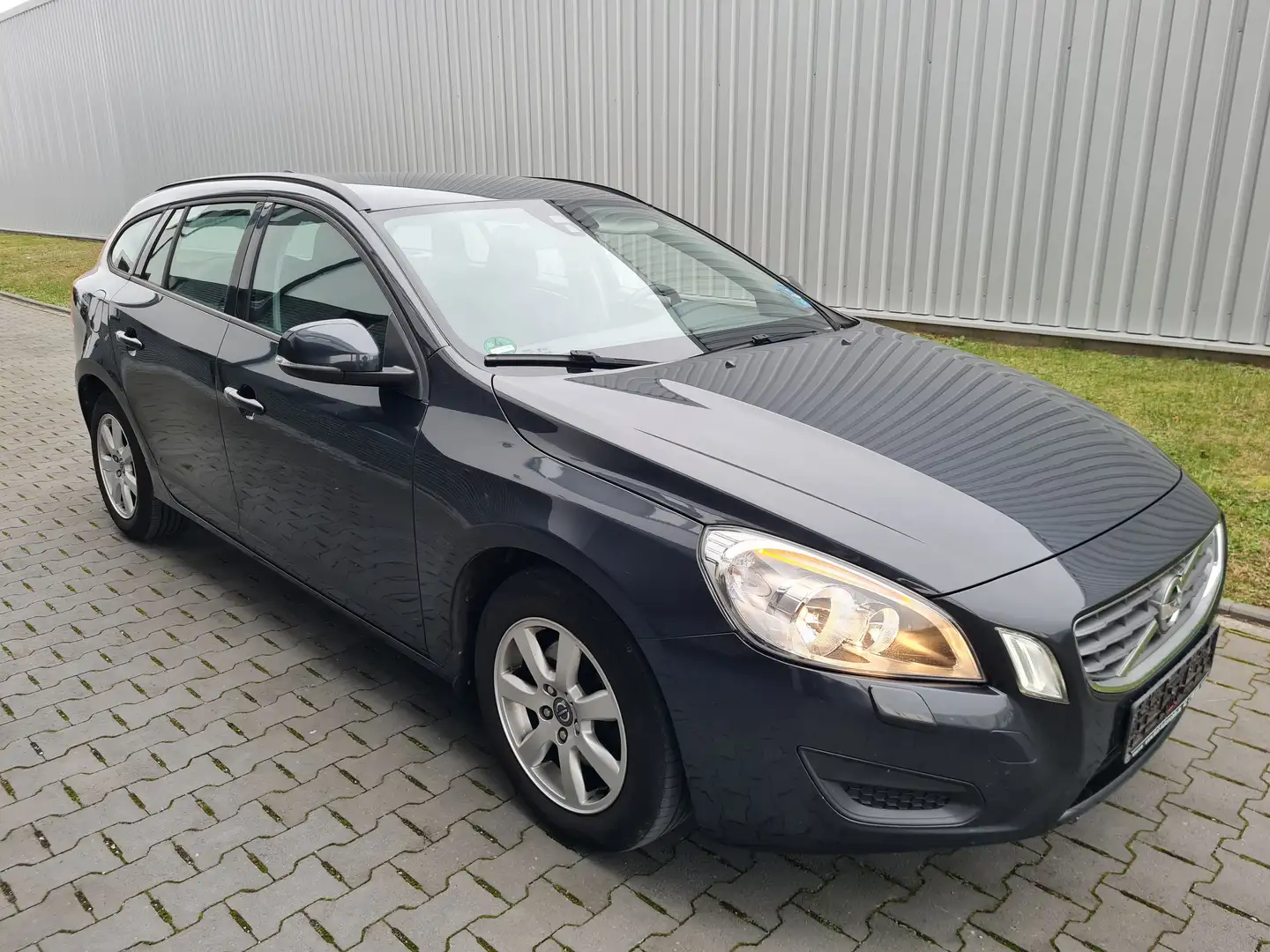 Volvo V60 Kinetic Nero - 1