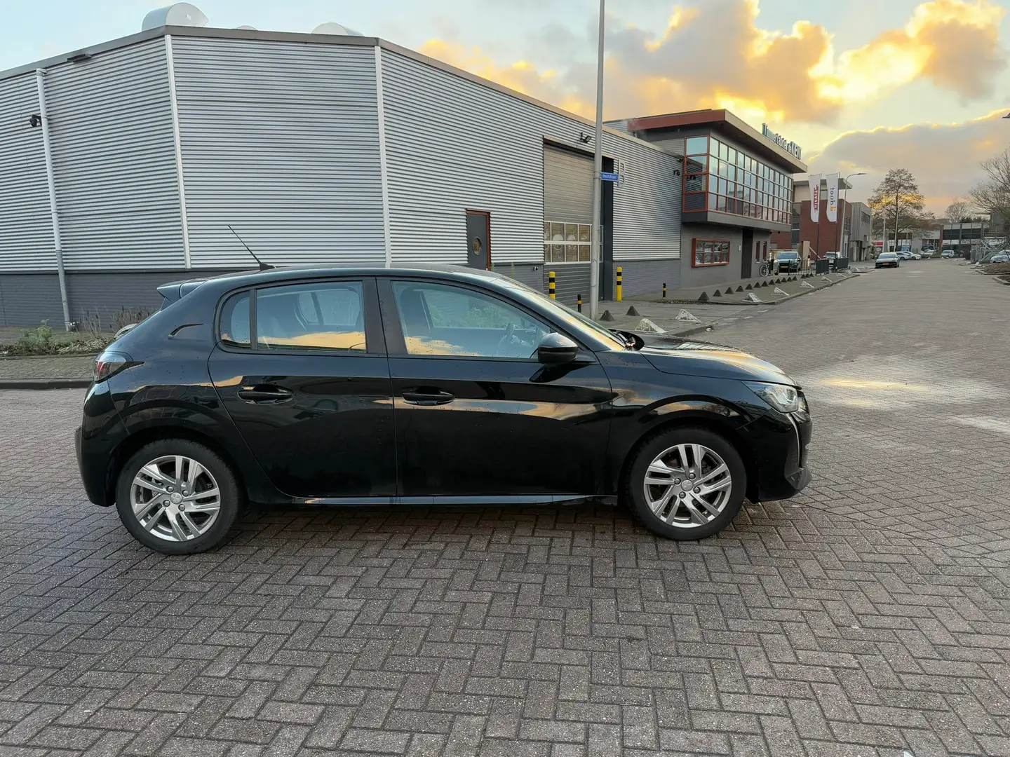 Peugeot 208 1.2 PureTech Like NAVI CLIMA 5 DR Nero - 2