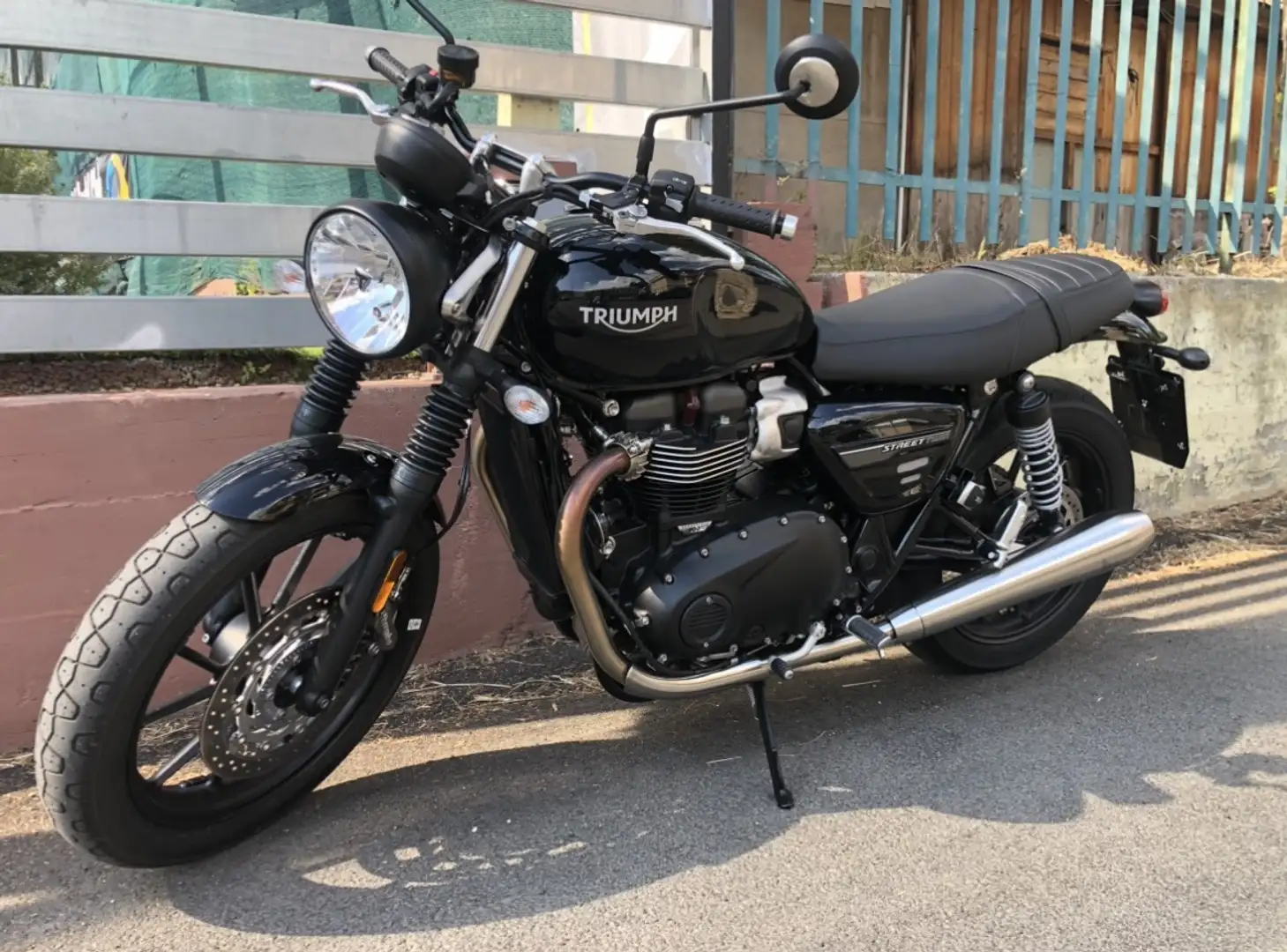 Triumph Street Twin Jet Black - 1