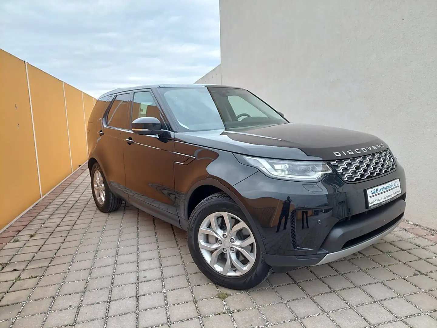 Land Rover Discovery 5 D250 AWD Aut. Erster Besitz Schwarz - 1