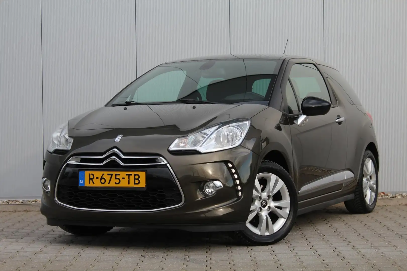 Citroen DS3 1.6 So Chic | Clima / Cruise control | PDC | Elekt Braun - 1
