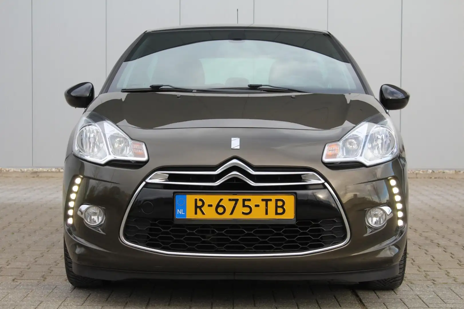 Citroen DS3 1.6 So Chic | Clima / Cruise control | PDC | Elekt Braun - 2