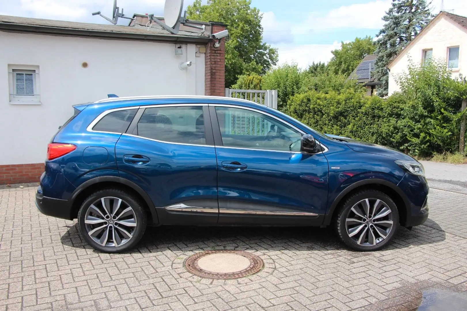 Renault Kadjar TCe 140 EDC GPF Bose Edition /12457 Blau - 2