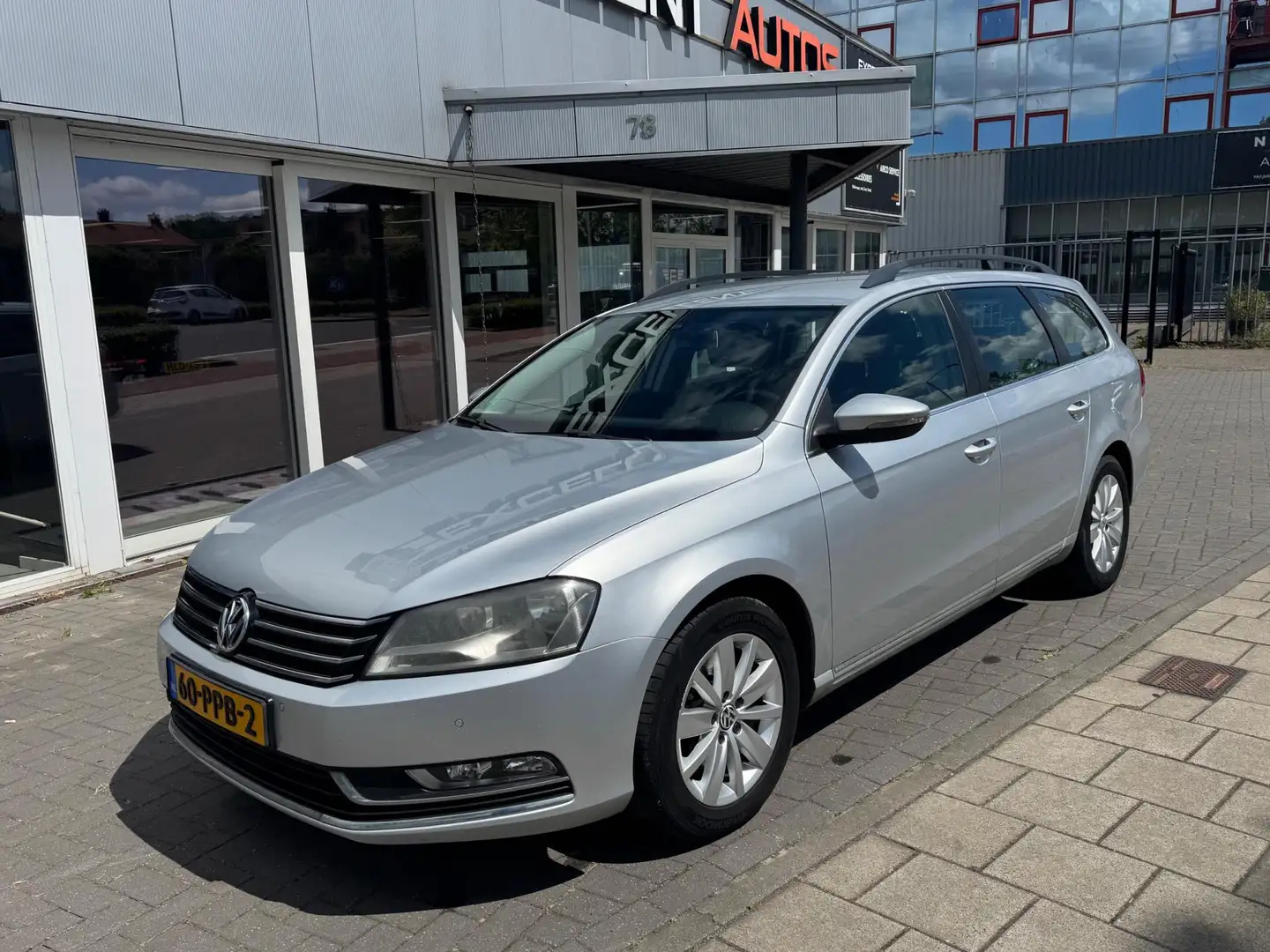 Volkswagen Passat Variant 1.6 TDI Comfortline BlueMotion-Navi Grijs - 2