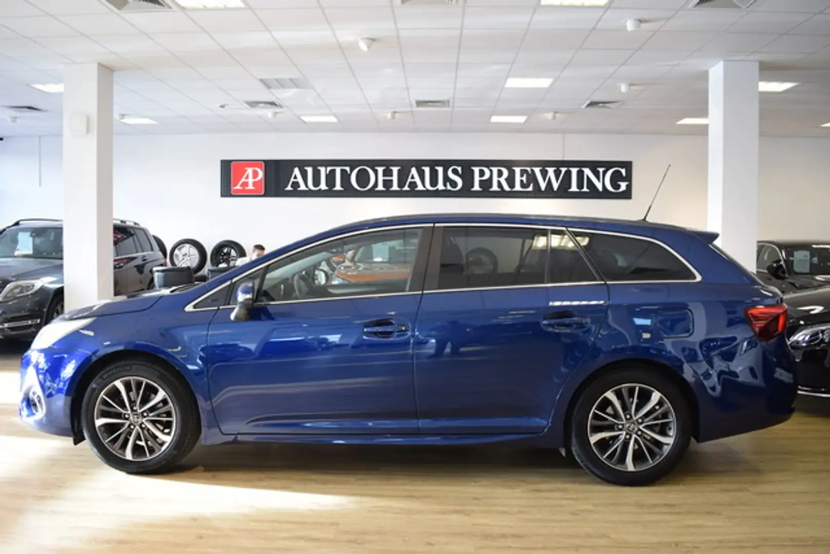 Toyota Avensis Touring Sports Business Edt/LEDER/KAMERA Blauw - 2