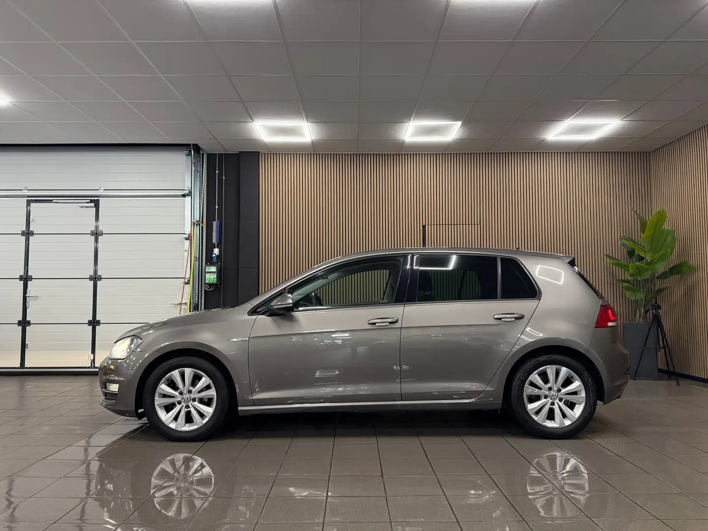 Volkswagen Golf 1.0 TSI Business Edition Connected * Navigatie / C Gris - 2