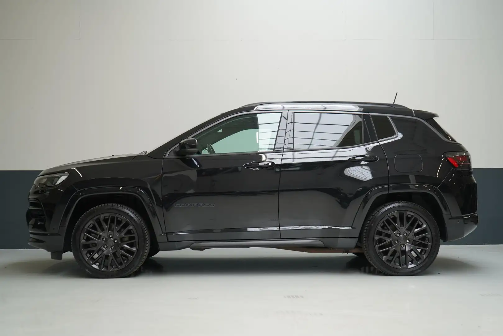 Jeep Compass 4xe 240 Plug-in Hybrid Electric S | Leder | Naviga Zwart - 2