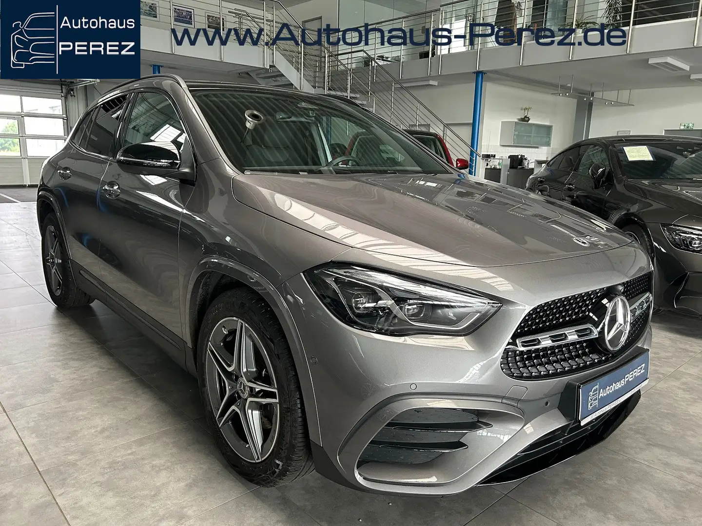 Mercedes-Benz GLA 220 4M AMG PREMIUM PLUS DISTRONIC-PANO-360° Grijs - 1