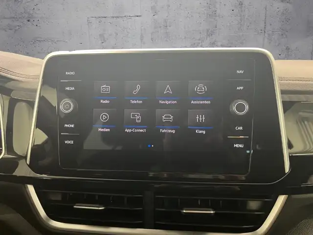 Volkswagen T-Roc view 14